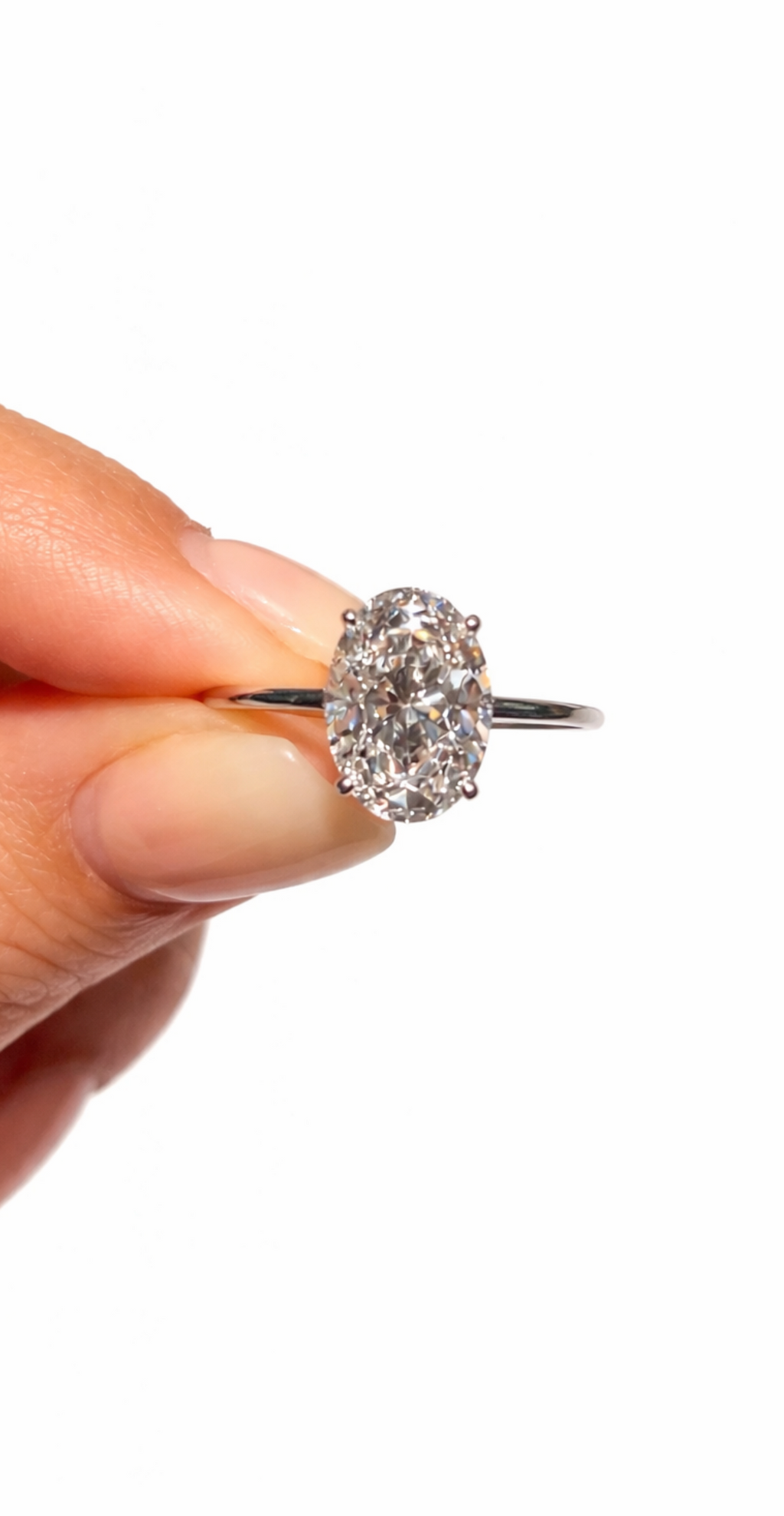 2+ carats Oval Cut Diamond Engagement Ring - 14K Gold - IGI certified