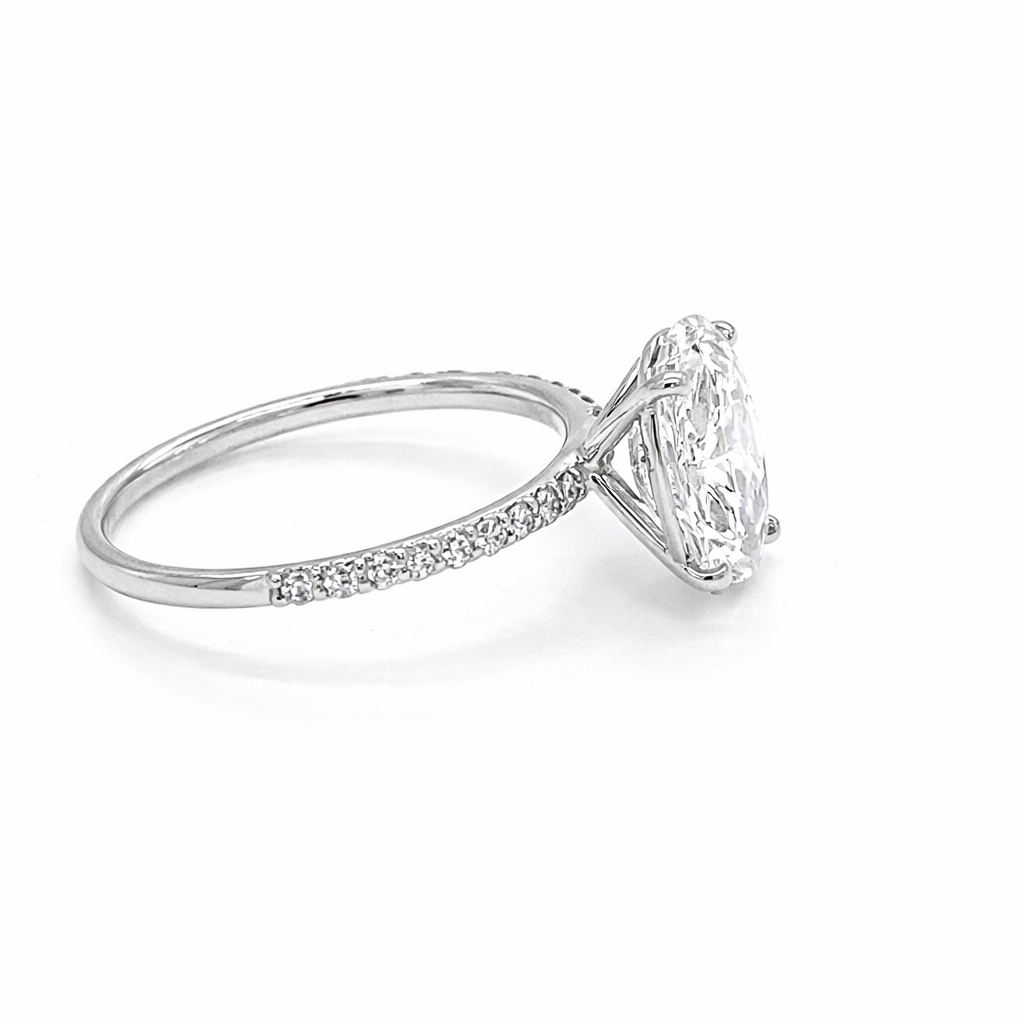 Oval Cut 2+ Carats Lab-Grown Diamond Engagement Ring - 14k gold - IGI Certified