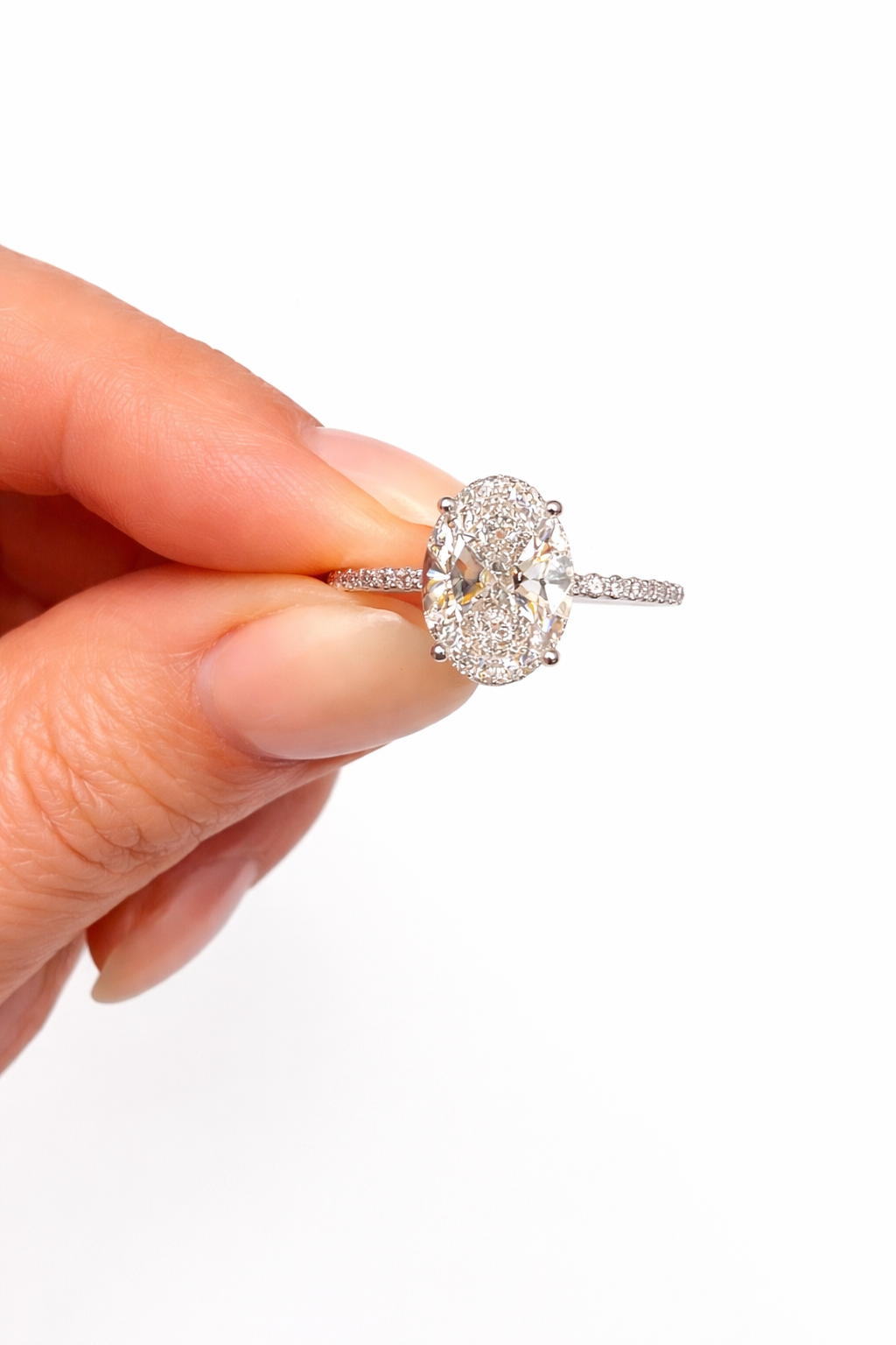 Oval Cut 2+ Carats Lab-Grown Diamond Engagement Ring - 14k gold - IGI Certified